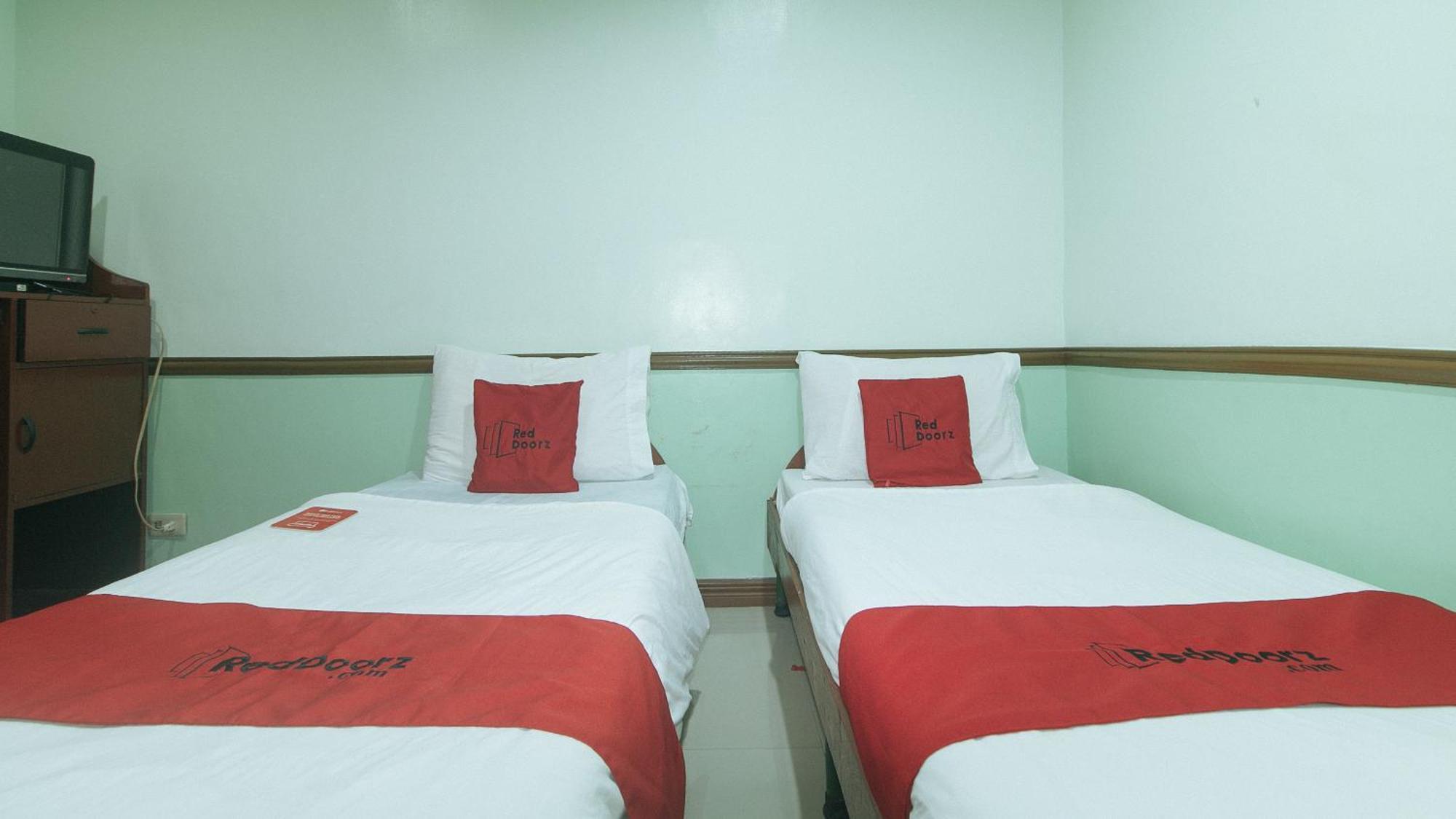 Reddoorz At Maanyag Pension House Mandaue Cebu Kültér fotó